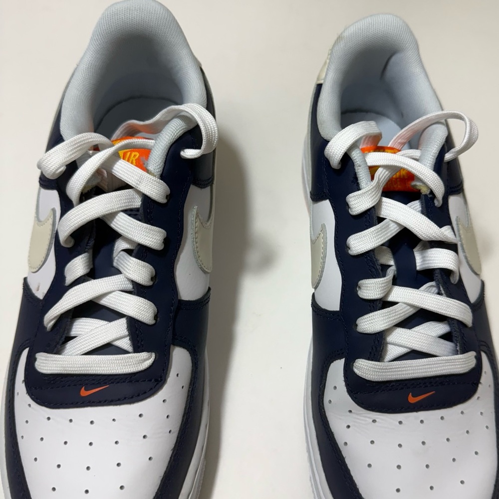 Nike Grade School Size 6.5Y Air Force 1 Low ‘UV Reactive’ - Picture 12 of 15